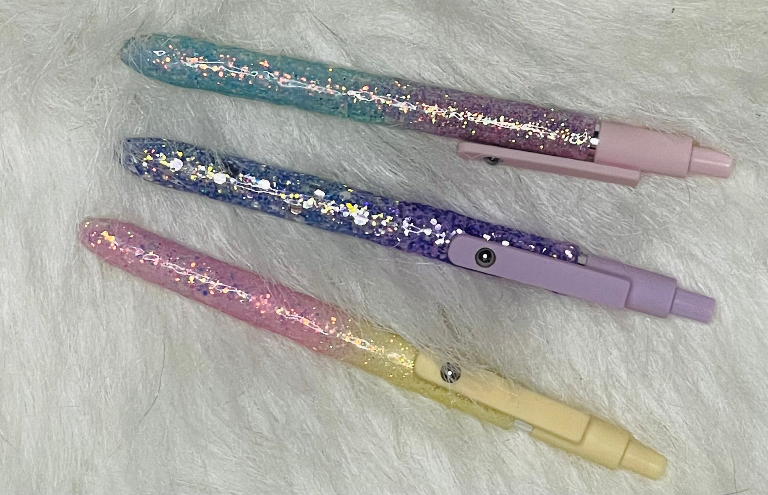 Glitter pen with clip
